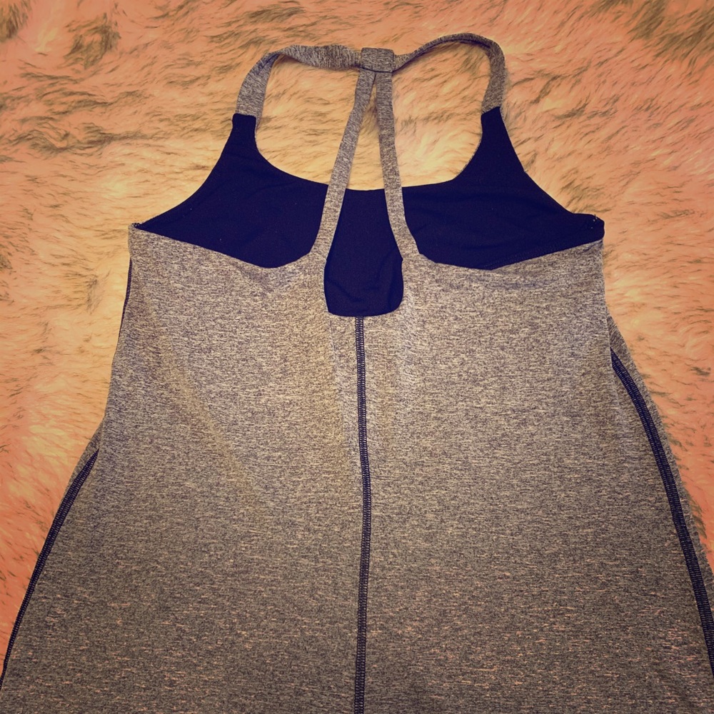 GapFit Built-In Bra Sports Shirt